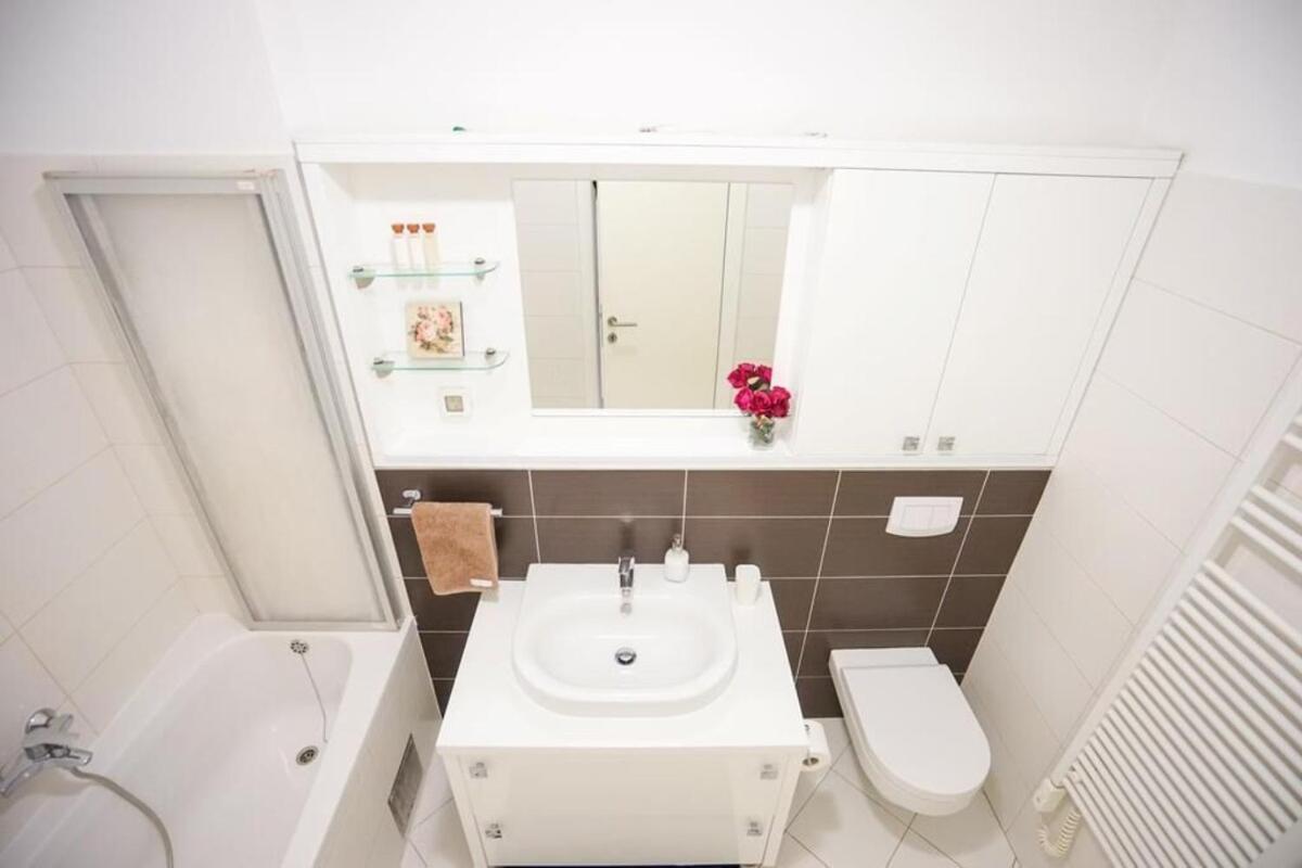Apartment Zara White Buitenkant foto